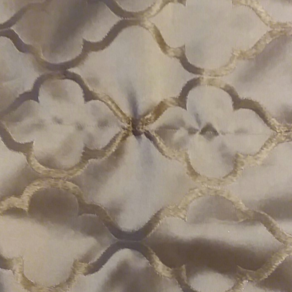 Flower Pattern Golden Tablecloth - Picture 5 of 6